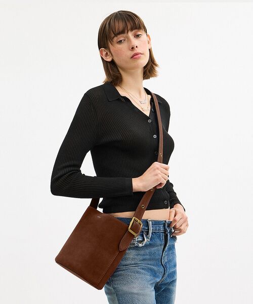 COACH（コーチ）の「ブリーカー バケット バッグ 21（ショルダーバッグ・レディース・ブラウン系その他・ONE）」の3枚目の写真