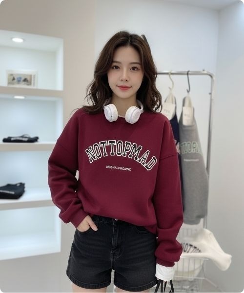 I.O.E(アイオイ)の「韓国スタイルカレッジロゴスウェット(スウェット・レディース・ネイビー/ダークグレー/グレー/ホワイト/ブラック/ワイン・FREE)」の8枚目の写真