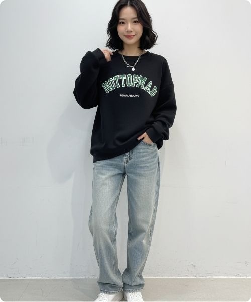 I.O.E(アイオイ)の「韓国スタイルカレッジロゴスウェット(スウェット・レディース・ネイビー/ダークグレー/グレー/ホワイト/ブラック/ワイン・FREE)」の10枚目の写真