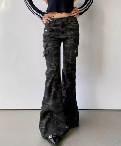 Ressaca(レサーカ)の「カモフラージュ柄フレアカーゴパンツ(カーゴパンツ・レディース・カモフラージュ・L/M)」の1枚目の写真