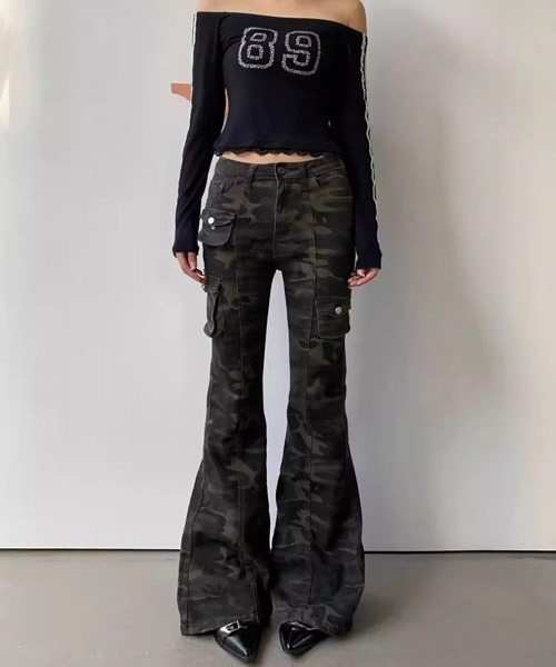 Ressaca(レサーカ)の「カモフラージュ柄フレアカーゴパンツ(カーゴパンツ・レディース・カモフラージュ・L/M)」の2枚目の写真