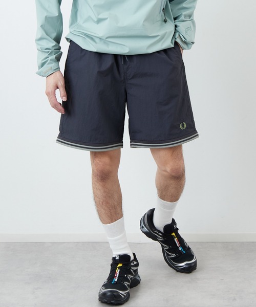 FRED PERRY（フレッドペリー）の「【WEB先行予約】[FRED PERRY/フレッドペリー] 別注 ツインティップライン ワンポイントロゴ刺繍 スイムショートパンツ（その他パンツ・レディース・ネイビー/グリーン/ブラック/グレー・XS/L/M/S）」の2枚目の写真