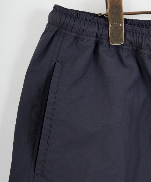 FRED PERRY（フレッドペリー）の「【WEB先行予約】[FRED PERRY/フレッドペリー] 別注 ツインティップライン ワンポイントロゴ刺繍 スイムショートパンツ（その他パンツ・レディース・ネイビー/グリーン/ブラック/グレー・XS/L/M/S）」の19枚目の写真