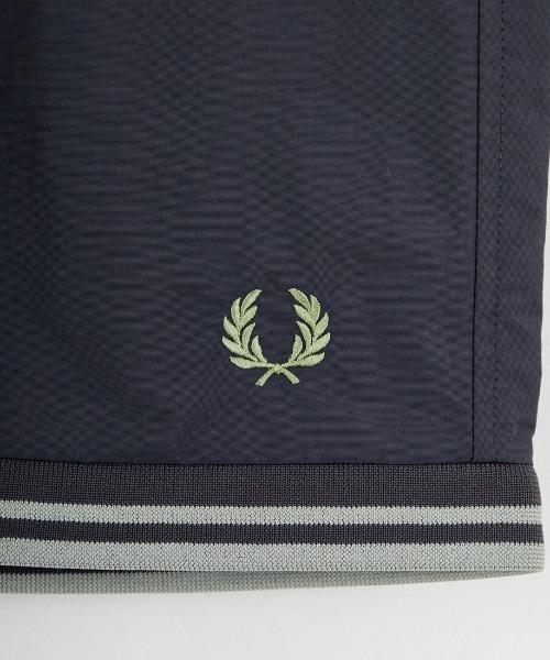 FRED PERRY（フレッドペリー）の「【WEB先行予約】[FRED PERRY/フレッドペリー] 別注 ツインティップライン ワンポイントロゴ刺繍 スイムショートパンツ（その他パンツ・レディース・ネイビー/グリーン/ブラック/グレー・XS/L/M/S）」の20枚目の写真