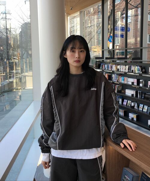 Express Holiday（エクスプレスホリデー）の「エッセンシャルナイロンプルオーバー_チャコール（スウェット・メンズ・その他・2/3）」の6枚目の写真