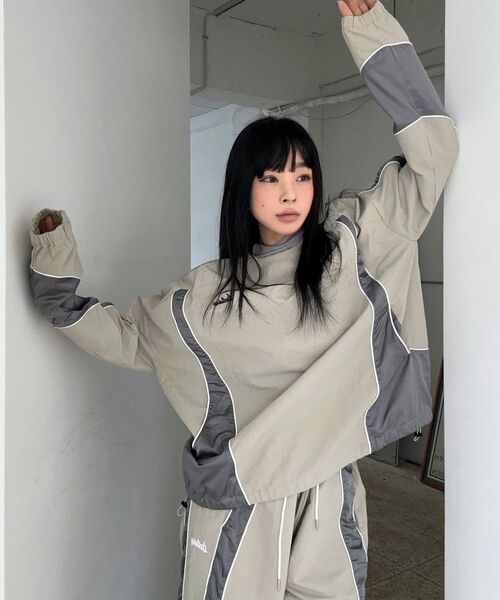 Express Holiday（エクスプレスホリデー）の「エッセンシャルナイロンプルオーバー_チャコール（スウェット・メンズ・その他・2/3）」の13枚目の写真
