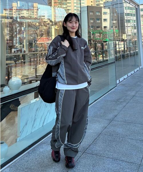 Express Holiday（エクスプレスホリデー）の「エッセンシャルナイロンプルオーバー_チャコール（スウェット・メンズ・その他・2/3）」の15枚目の写真