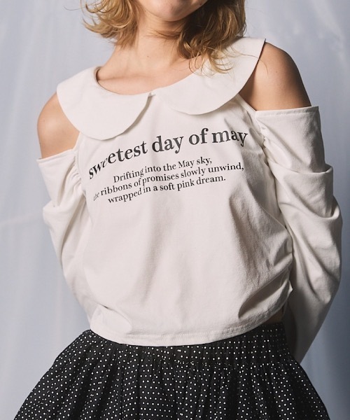 lilLilly(リルリリー)の「ロゴショルダーカットトップス(Tシャツ/カットソー・レディース・ホワイト/ブルー/ブラック・FREE)」の2枚目の写真