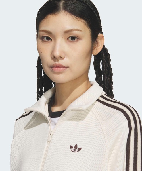 adidas(アディダス)の「adidas/アディダス KNITBALOON TT スリーストライプス ニットトラックジャケット 2026年春夏(ニット/セーター・レディース・アイボリー/ピンク/ブラック・S/M/L)」の7枚目の写真
