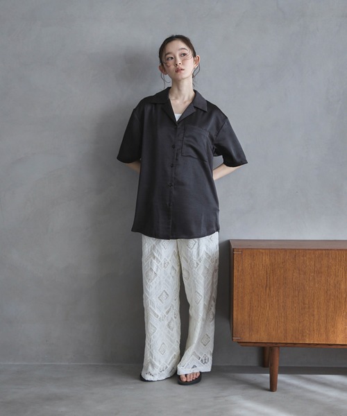 feepur(フェピュール)の「オープンカラーハーフスリーブサテンシャツ(シャツ/ブラウス・レディース・ブラック/アイボリー・MEDIUM)」の5枚目の写真