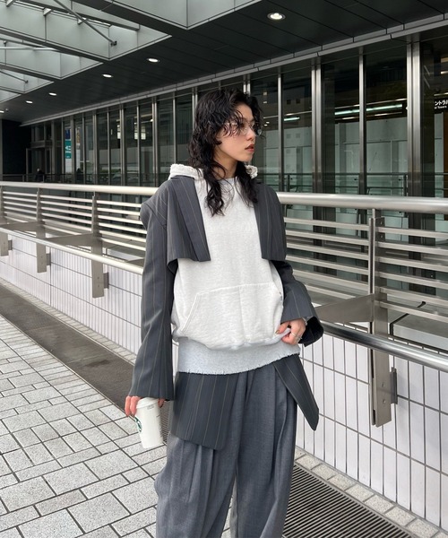 Ameri(アメリ)の「DEFORMATION PINSTRIPE JACKET(テーラードジャケット・レディース・グレー/ブラウン・MEDIUM/SMALL)」の14枚目の写真
