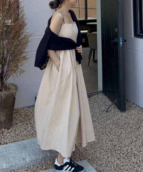 FREE STYLISTS（フリー スタイリスト）の「YUGA_YGMC　　Korean-style camisole voluminous flare dress（ワンピース・レディース・ブラック・FREE）」の4枚目の写真