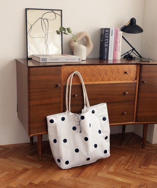 Mili affinity（ミリアフィニティー）の「ロゴビックトートバック（トートバッグ・レディース・ネイビー/ホワイト/バーガンディー/イエロー・FREE）」の9枚目の写真