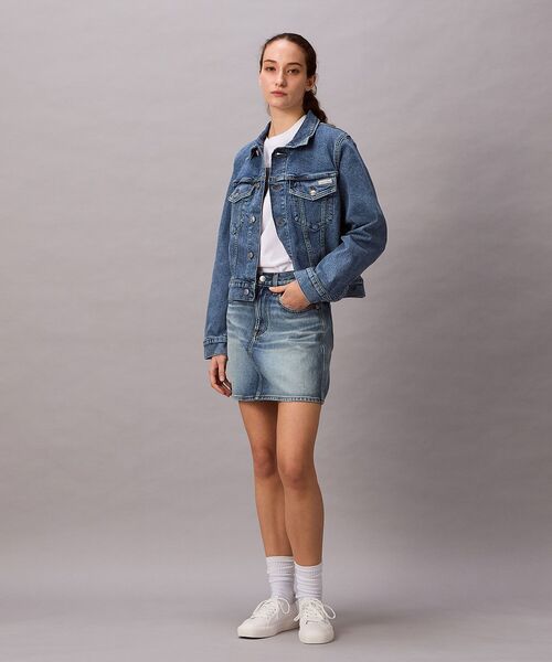 Calvin Klein(カルバン・クライン)の「クラシックトラッカージャケット(デニムジャケット・レディース・ブルー・S/M)」の2枚目の写真