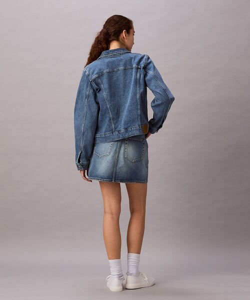 Calvin Klein(カルバン・クライン)の「クラシックトラッカージャケット(デニムジャケット・レディース・ブルー・S/M)」の4枚目の写真