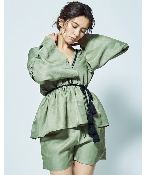 mikomori(ミコモリ)の「FLARE SLEEVE SET-UP(Tシャツ/カットソー・レディース・カーキ・FREE)」の7枚目の写真