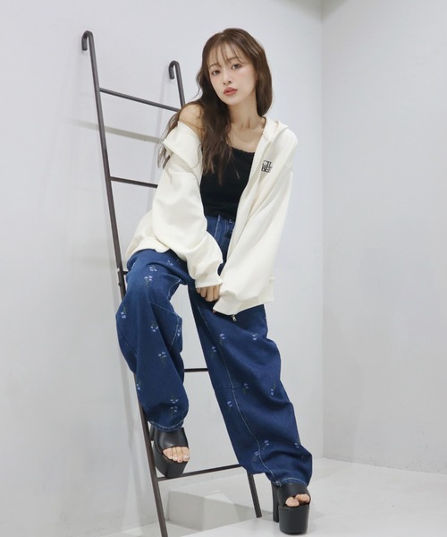CECIL McBEE(セシルマクビー)の「9.5ozデニム総刺繍カーブパンツ(デニムパンツ・レディース・サックスブルー/ネイビー・LARGE/MEDIUM)」の7枚目の写真