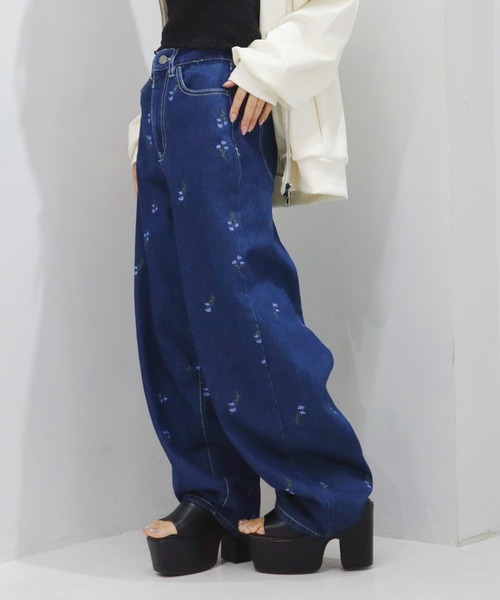 CECIL McBEE(セシルマクビー)の「9.5ozデニム総刺繍カーブパンツ(デニムパンツ・レディース・サックスブルー/ネイビー・LARGE/MEDIUM)」の10枚目の写真