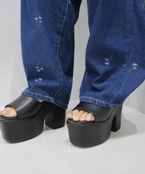 CECIL McBEE(セシルマクビー)の「9.5ozデニム総刺繍カーブパンツ(デニムパンツ・レディース・サックスブルー/ネイビー・LARGE/MEDIUM)」の16枚目の写真