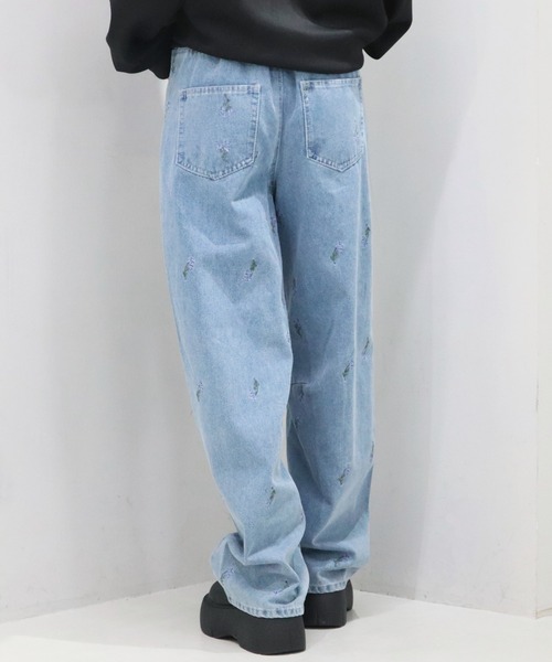 CECIL McBEE(セシルマクビー)の「9.5ozデニム総刺繍カーブパンツ(デニムパンツ・レディース・サックスブルー/ネイビー・LARGE/MEDIUM)」の5枚目の写真