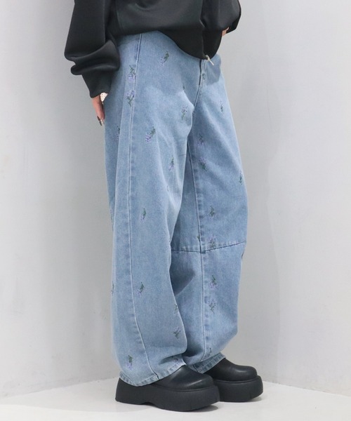 CECIL McBEE(セシルマクビー)の「9.5ozデニム総刺繍カーブパンツ(デニムパンツ・レディース・サックスブルー/ネイビー・LARGE/MEDIUM)」の6枚目の写真