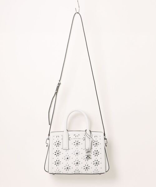 MICHAEL KORS(マイケルコース)の「LAILA エンブリッシュ レーザーカットレザー サッチェル スモール(ハンドバッグ・レディース・ホワイト系・FREE)」の5枚目の写真