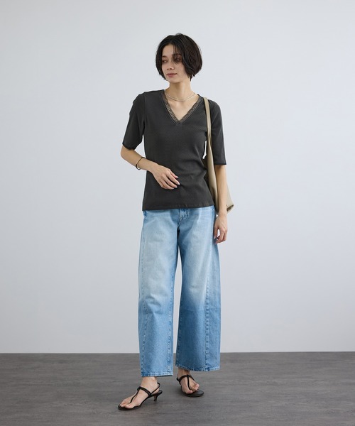 SALON adam et rope'（サロン アダム エ ロペ）の「【Angie La La for SALON】GENTLE intimate レースVネックプルオーバー（Tシャツ/カットソー・レディース・チャコールグレー/ホワイト・FREE）」の4枚目の写真