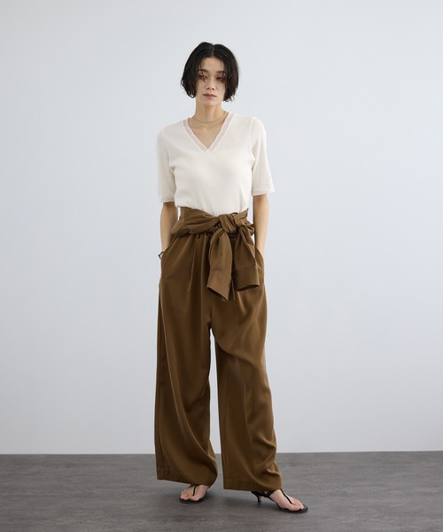 SALON adam et rope'（サロン アダム エ ロペ）の「【Angie La La for SALON】GENTLE intimate レースVネックプルオーバー（Tシャツ/カットソー・レディース・チャコールグレー/ホワイト・FREE）」の5枚目の写真