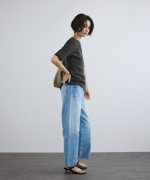 SALON adam et rope'（サロン アダム エ ロペ）の「【Angie La La for SALON】GENTLE intimate レースVネックプルオーバー（Tシャツ/カットソー・レディース・チャコールグレー/ホワイト・FREE）」の6枚目の写真