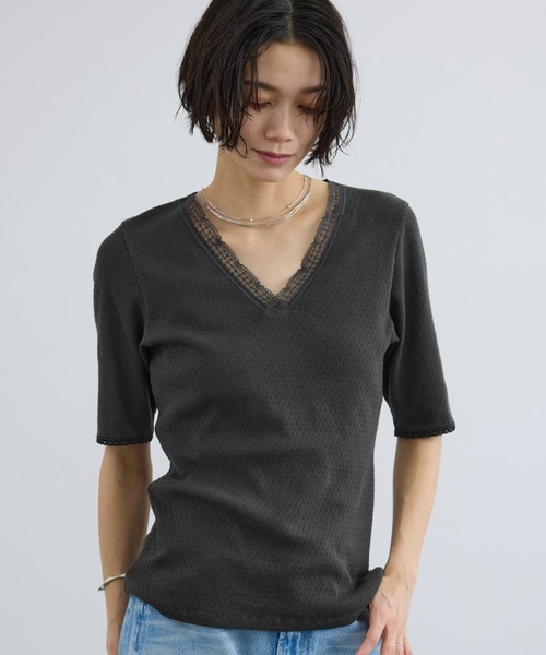 SALON adam et rope'（サロン アダム エ ロペ）の「【Angie La La for SALON】GENTLE intimate レースVネックプルオーバー（Tシャツ/カットソー・レディース・チャコールグレー/ホワイト・FREE）」の7枚目の写真