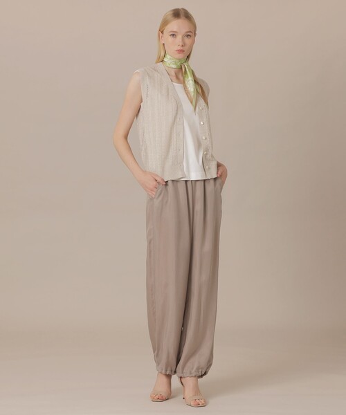 MACKINTOSH LONDON（マッキントッシュ ロンドン）の「【婦人画報4月号掲載】【BIBURY FLOWER】バイブリーフラワーミニダイヤモンドシェイプスカーフ（バンダナ/スカーフ・レディース・ベージュ/グリーン/ブルー系その他2・FREE）」の6枚目の写真