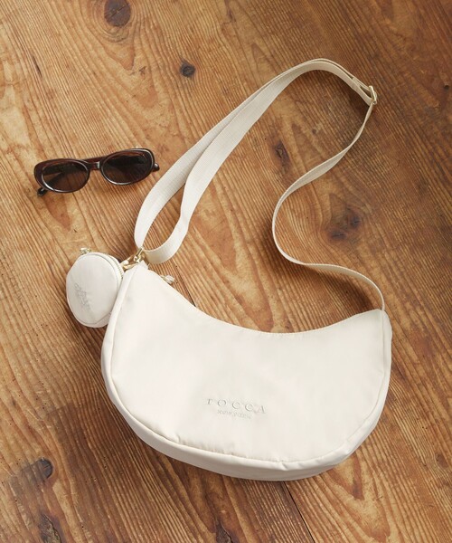 TOCCA(トッカ)の「MEMORY OF MOON POCHETTE ナイロンポシェット(ショルダーバッグ・レディース・ベージュ系/ブラック系/アイボリー系・F)」の3枚目の写真