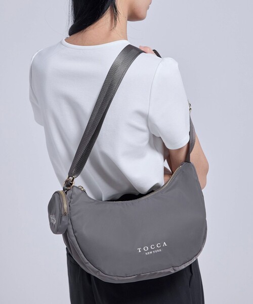 TOCCA(トッカ)の「MEMORY OF MOON POCHETTE ナイロンポシェット(ショルダーバッグ・レディース・ベージュ系/ブラック系/アイボリー系・F)」の5枚目の写真
