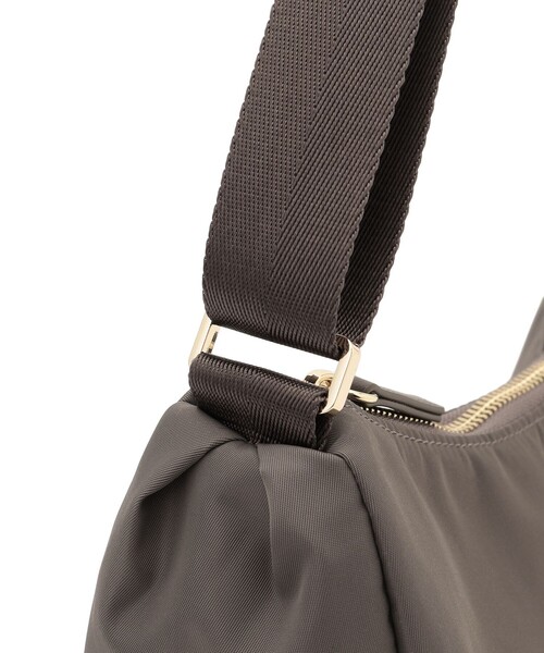 TOCCA(トッカ)の「MEMORY OF MOON POCHETTE ナイロンポシェット(ショルダーバッグ・レディース・ベージュ系/ブラック系/アイボリー系・F)」の18枚目の写真