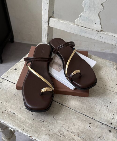 Thevon（ゼボン）の「GLDライントングサンダル（サンダル・レディース・アイボリー/ブラウン/ブラック・S/M/L）」の8枚目の写真