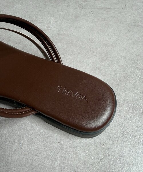 Thevon（ゼボン）の「GLDライントングサンダル（サンダル・レディース・アイボリー/ブラウン/ブラック・S/M/L）」の5枚目の写真