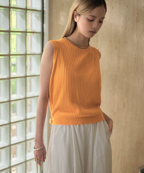 LAULEN(ローレン)の「back open sleeveless rib knit /バックオープンノースリーブリブニット(ニット/セーター・レディース・ネイビー系2/イエロー/オレンジ/ライトグレー/レッド/ブラウン/ブラウン系2/グレイッシュベージュ/ブラック/アイボリー・FREE)」の10枚目の写真