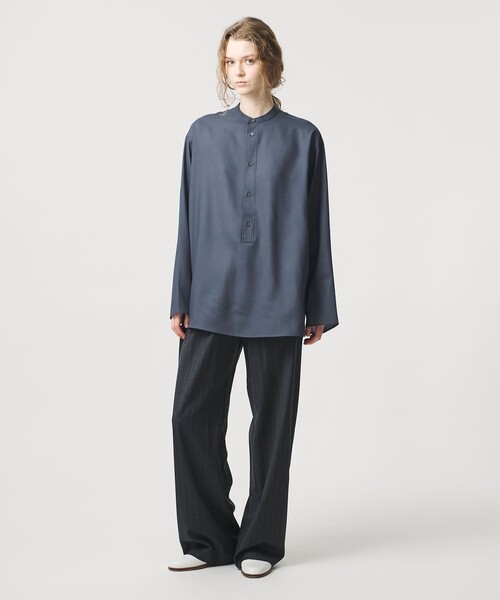 LOEFF(ロエフ)の「<LOEFF>ポリエステルボイル ヘンリーネック シャツ(シャツ/ブラウス・レディース・ネイビー/ブラック・0/1)」の4枚目の写真