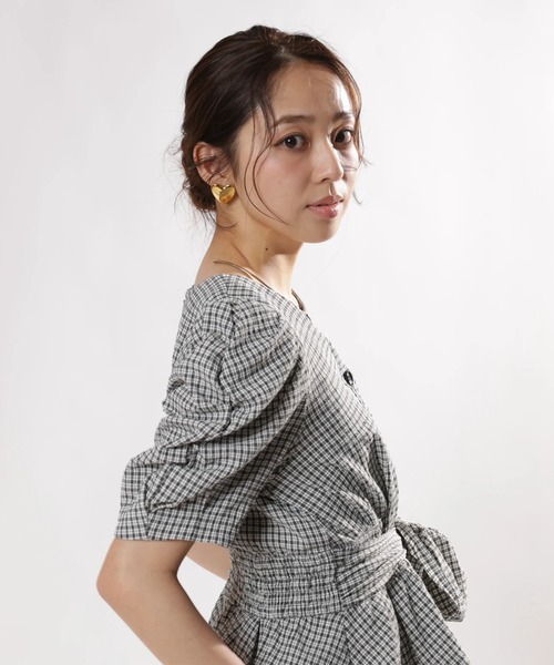 JUSGLITTY（ジャスグリッティー）の「パフショルダーペプラムブラウス（シャツ/ブラウス・レディース・チェック・2/1）」の4枚目の写真