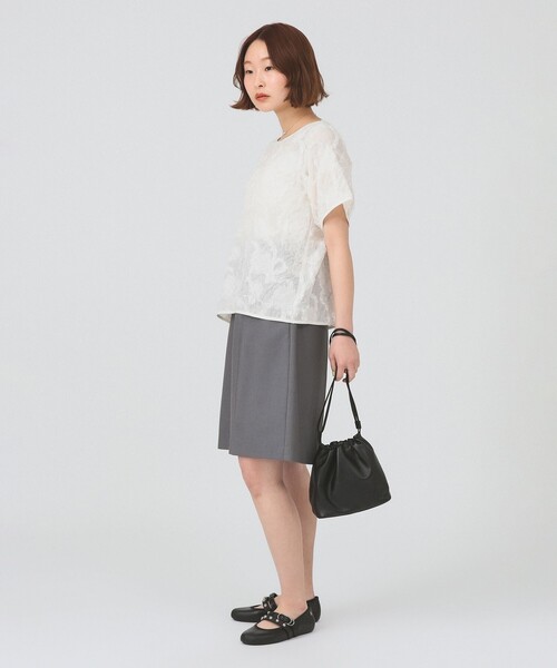 Ray BEAMS(レイビームス)の「【8/6 再値下げ】シュリンク ジャカード トップス(Tシャツ/カットソー・レディース・ホワイト系その他6/ブラック・ONE SIZE)」の4枚目の写真