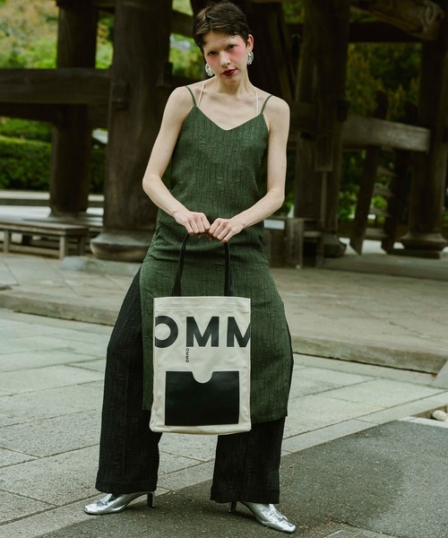 OMMO(オーエムエムオー)の「BIG LOGO POCKET TOTE(トートバッグ・レディース・ホワイト/ブラック・F)」の9枚目の写真