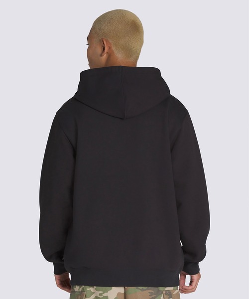 VANS(バンズ)の「METAL ARCH プルオーバーフーディー / Metal Arch Pullover Black VN000M1NBLK1(パーカー・メンズ・ブラック・X-SMALL/X-LARGE/SMALL/MEDIUM/LARGE)」の2枚目の写真