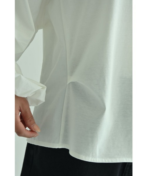 marjour(マージュール)の「SILKET BODY TUCK SLEEVE TOP(シャツ/ブラウス・レディース・ブラック/オフホワイト・M)」の10枚目の写真