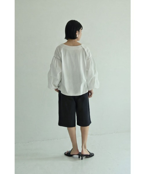 marjour(マージュール)の「SILKET BODY TUCK SLEEVE TOP(シャツ/ブラウス・レディース・ブラック/オフホワイト・M)」の12枚目の写真
