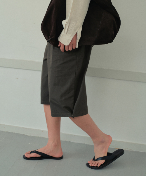 WEDNESDAY OASIS（ウェンズデーオアシス）の「アーバンストライプバミューダパンツ_KHAKI(WB6PT15)（その他パンツ・メンズ・カーキ・MEDIUM/LARGE）」の2枚目の写真