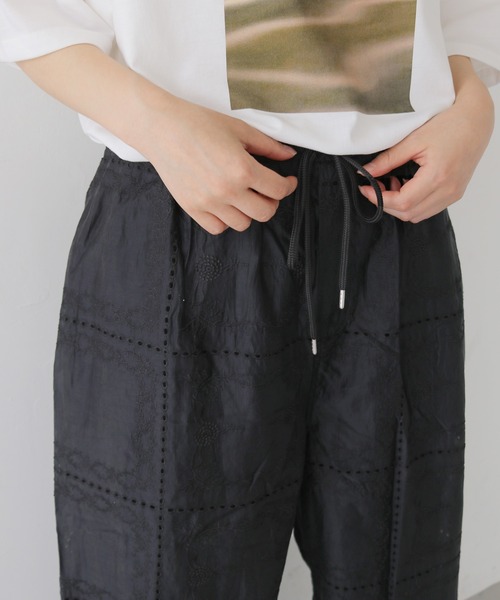 cheriella（シェリエラ）の「【cheriella】パッチワークレースイージーパンツ　PATCHWORK LACE EASY PANTS（その他パンツ・レディース・ブラック/オフホワイト・FREE）」の8枚目の写真