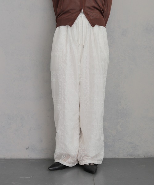cheriella（シェリエラ）の「【cheriella】パッチワークレースイージーパンツ　PATCHWORK LACE EASY PANTS（その他パンツ・レディース・ブラック/オフホワイト・FREE）」の3枚目の写真