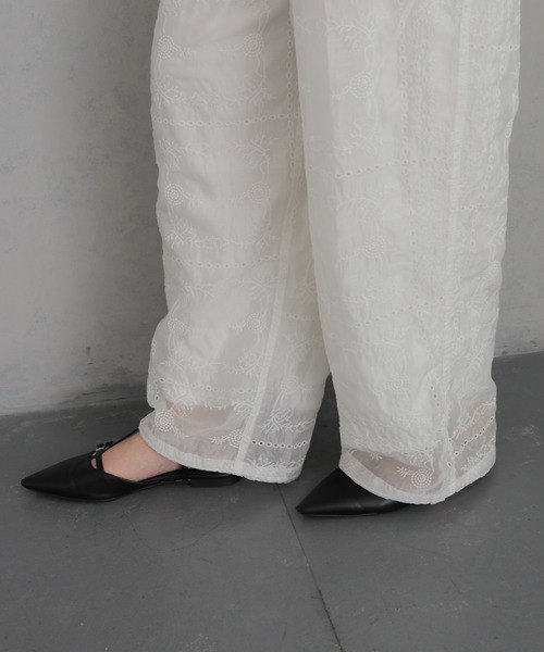 cheriella（シェリエラ）の「【cheriella】パッチワークレースイージーパンツ　PATCHWORK LACE EASY PANTS（その他パンツ・レディース・ブラック/オフホワイト・FREE）」の4枚目の写真
