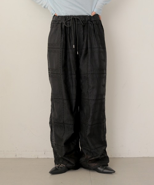 cheriella（シェリエラ）の「【cheriella】パッチワークレースイージーパンツ　PATCHWORK LACE EASY PANTS（その他パンツ・レディース・ブラック/オフホワイト・FREE）」の20枚目の写真