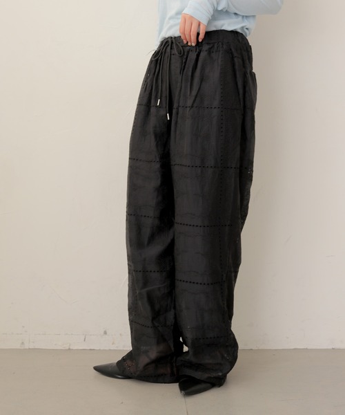 cheriella（シェリエラ）の「【cheriella】パッチワークレースイージーパンツ　PATCHWORK LACE EASY PANTS（その他パンツ・レディース・ブラック/オフホワイト・FREE）」の19枚目の写真